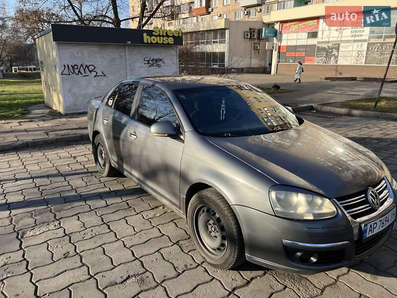 Седан Volkswagen Jetta 2005 в Запоріжжі