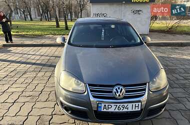 Седан Volkswagen Jetta 2005 в Запоріжжі