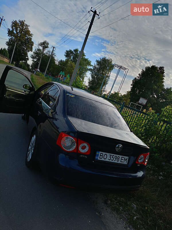 Седан Volkswagen Jetta 2005 в Тернополі