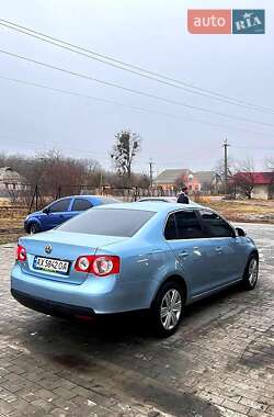 Седан Volkswagen Jetta 2006 в Новій Водолагі