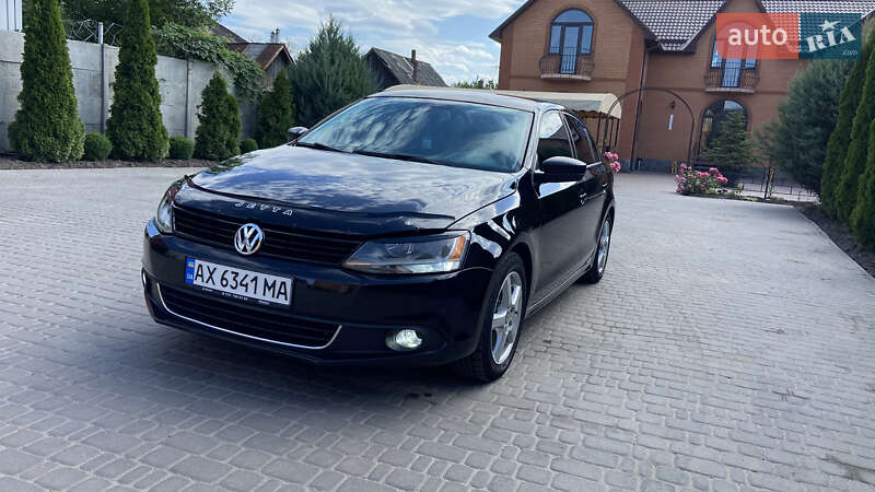 Седан Volkswagen Jetta 2012 в 