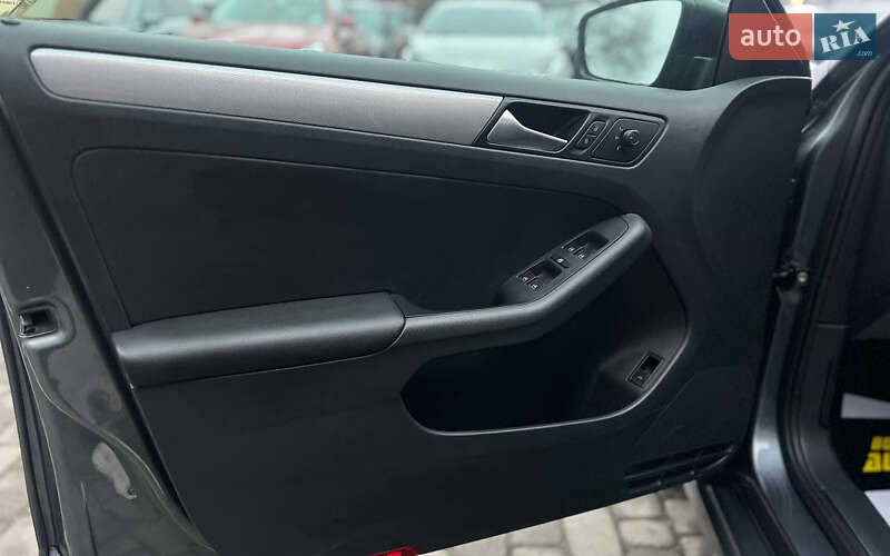 Седан Volkswagen Jetta 2015 в Ивано-Франковске