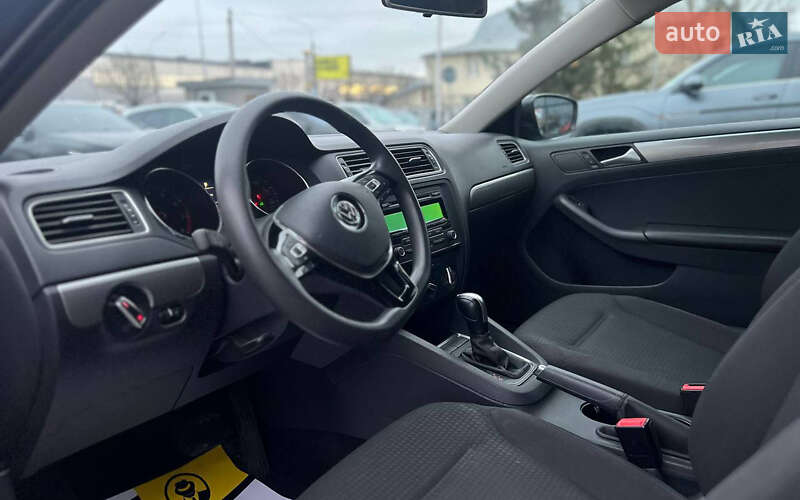 Седан Volkswagen Jetta 2015 в Ивано-Франковске