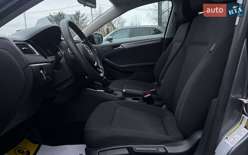 Седан Volkswagen Jetta 2015 в Ивано-Франковске