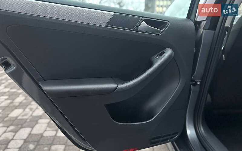 Седан Volkswagen Jetta 2015 в Ивано-Франковске