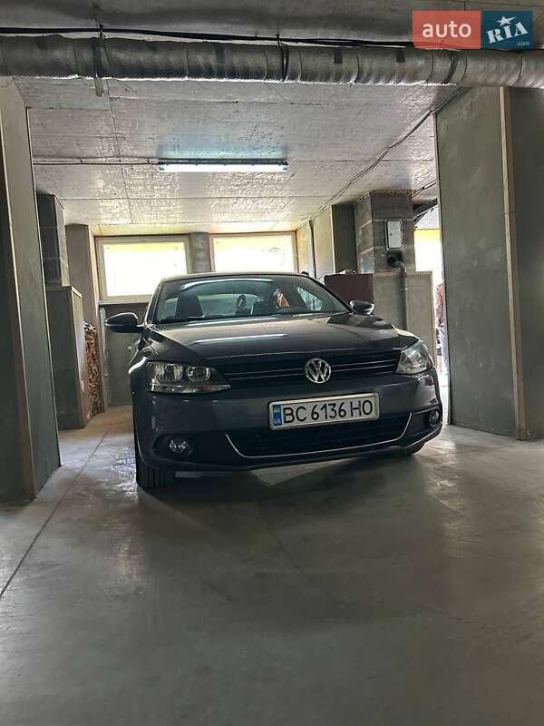 Седан Volkswagen Jetta 2012 в Львове