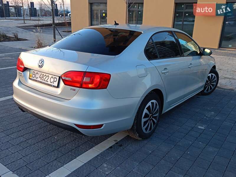 Седан Volkswagen Jetta 2011 в Львові