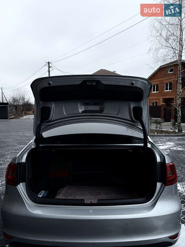 Седан Volkswagen Jetta 2012 в Полтаве