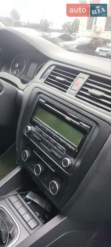 Седан Volkswagen Jetta 2011 в Львові