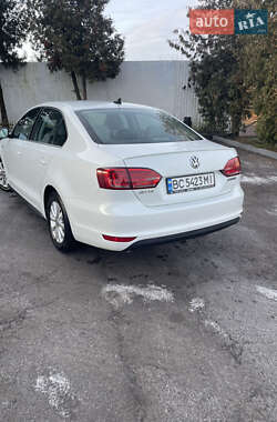 Седан Volkswagen Jetta 2013 в Львові