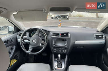 Седан Volkswagen Jetta 2013 в Львові