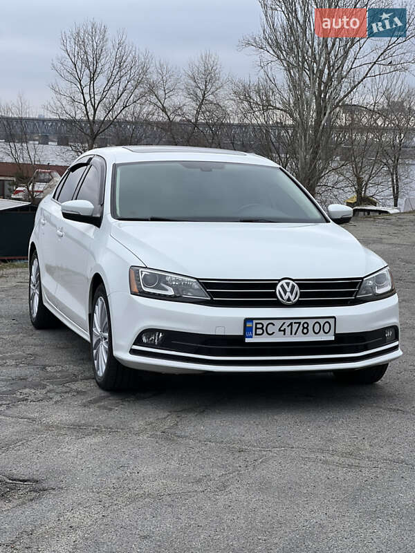 Седан Volkswagen Jetta 2015 в 