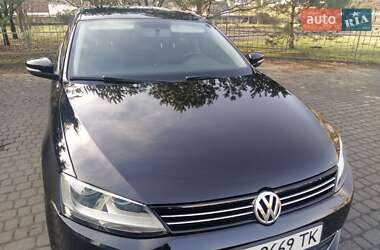 Седан Volkswagen Jetta 2014 в Львове