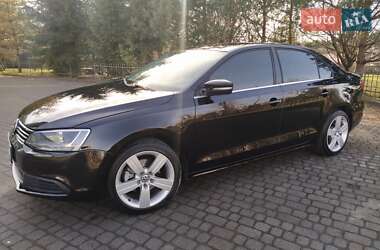 Седан Volkswagen Jetta 2014 в Львове