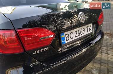 Седан Volkswagen Jetta 2014 в Львове