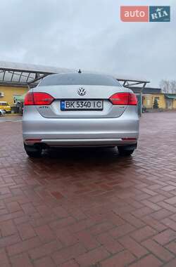 Седан Volkswagen Jetta 2012 в Рівному