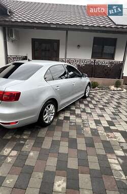 Седан Volkswagen Jetta 2011 в 