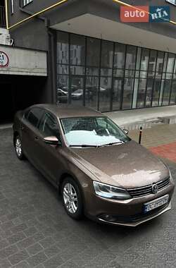 Седан Volkswagen Jetta 2011 в Львові