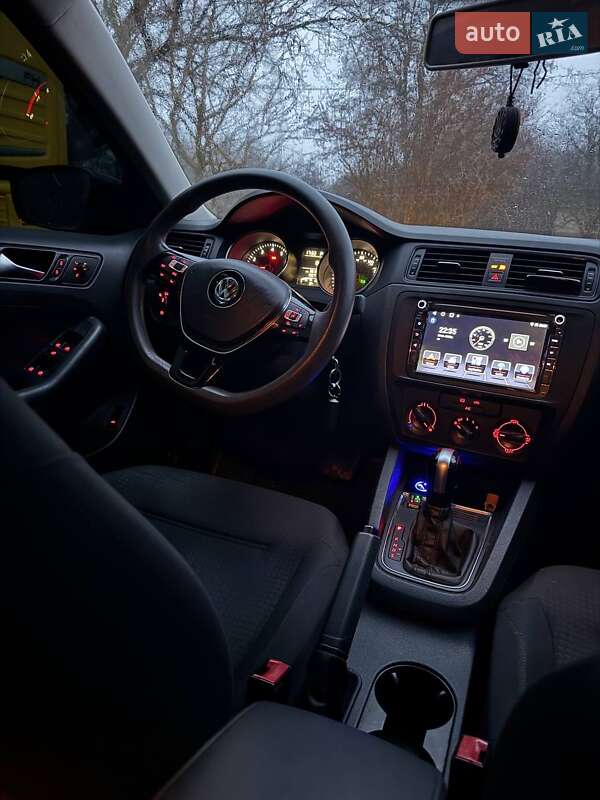 Седан Volkswagen Jetta 2015 в Сновську