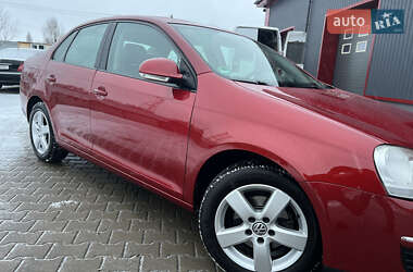 Седан Volkswagen Jetta 2009 в Лубнах