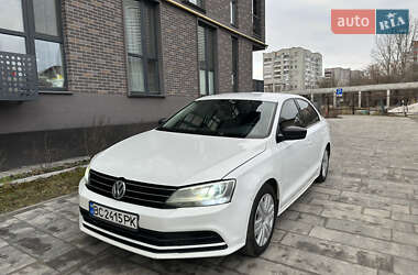 Седан Volkswagen Jetta 2016 в Львові