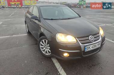 Седан Volkswagen Jetta 2009 в Рівному