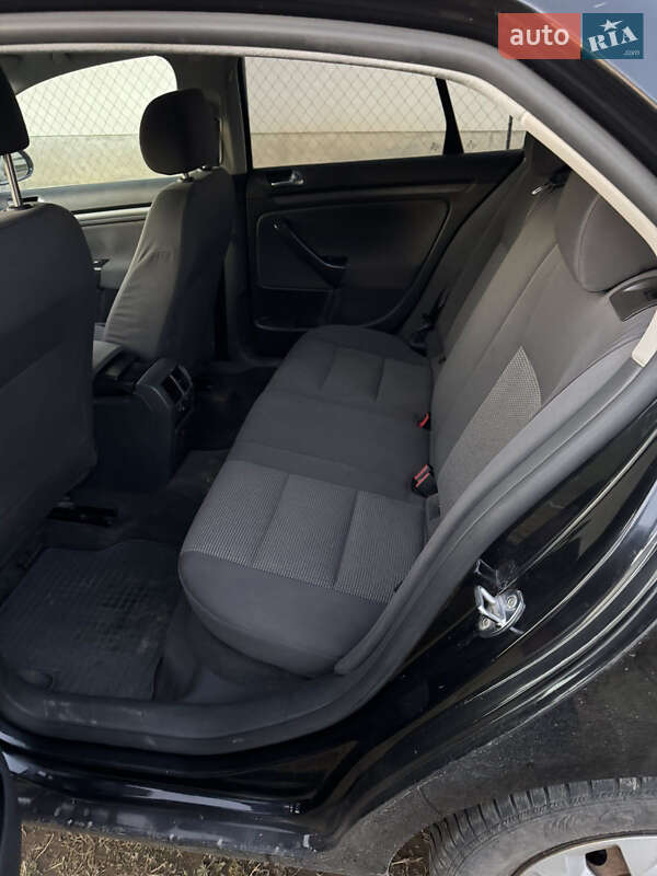 Седан Volkswagen Jetta 2006 в Надворной