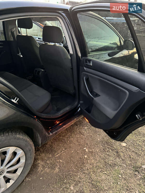 Седан Volkswagen Jetta 2006 в Надворной