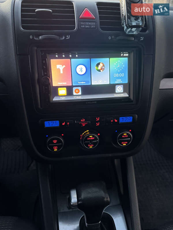 Седан Volkswagen Jetta 2006 в Надворной