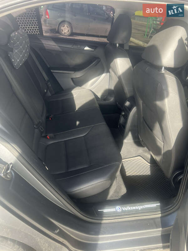 Седан Volkswagen Jetta 2011 в Харькове