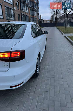 Седан Volkswagen Jetta 2016 в Киеве