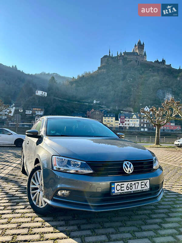 Седан Volkswagen Jetta 2015 в 