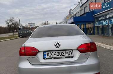 Седан Volkswagen Jetta 2011 в Львові