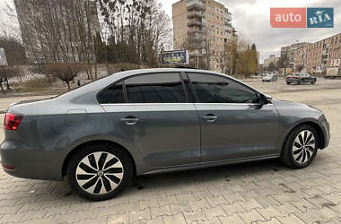 Седан Volkswagen Jetta 2012 в 