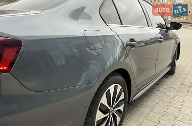 Седан Volkswagen Jetta 2012 в 