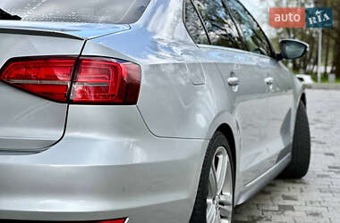 Седан Volkswagen Jetta 2015 в Новояворівську