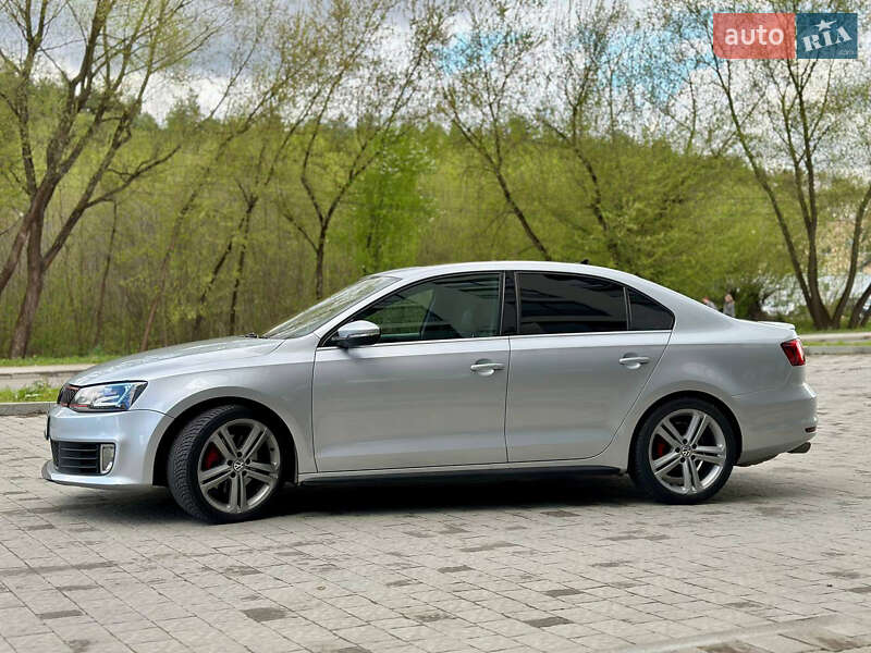 Седан Volkswagen Jetta 2015 в Новояворівську