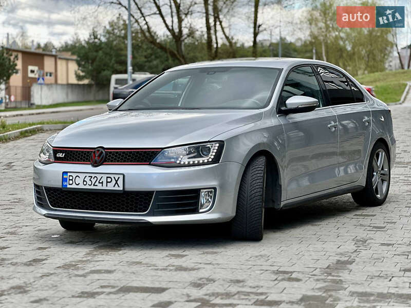 Седан Volkswagen Jetta 2015 в Новояворівську
