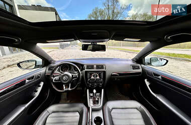Седан Volkswagen Jetta 2015 в Новояворівську