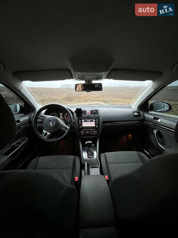 Седан Volkswagen Jetta 2010 в Рівному