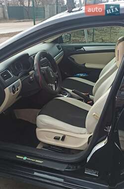 Седан Volkswagen Jetta 2012 в 