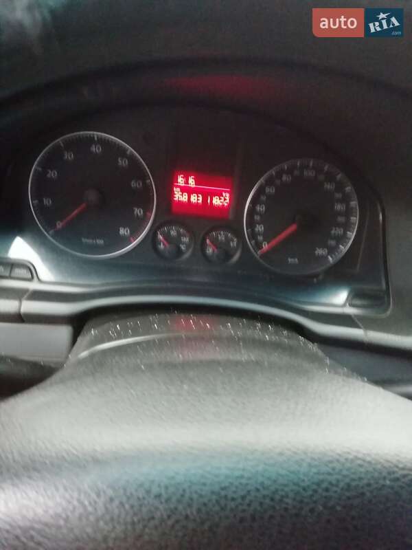 Седан Volkswagen Jetta 2006 в Шумську