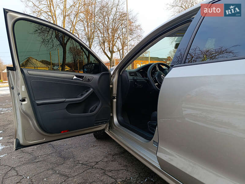 Седан Volkswagen Jetta 2016 в Глухові