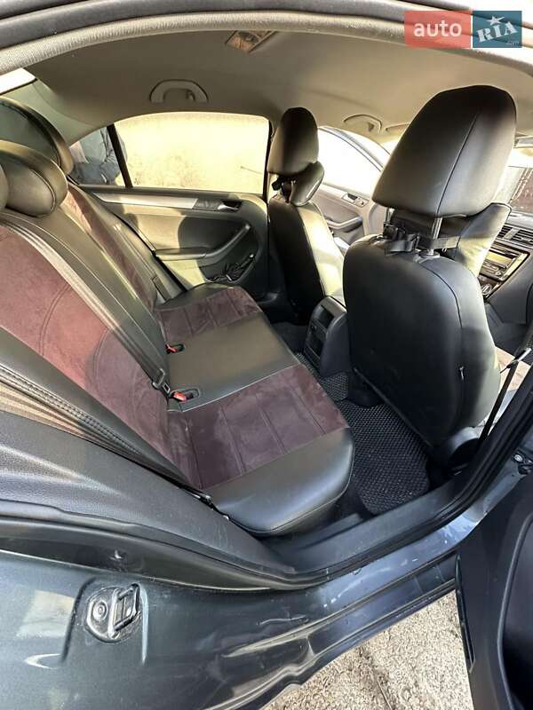 Седан Volkswagen Jetta 2015 в Винниках