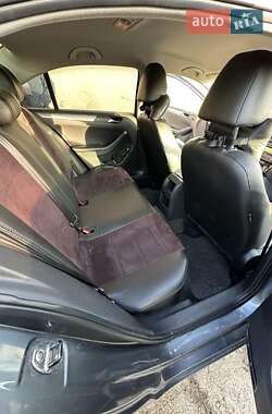 Седан Volkswagen Jetta 2015 в 