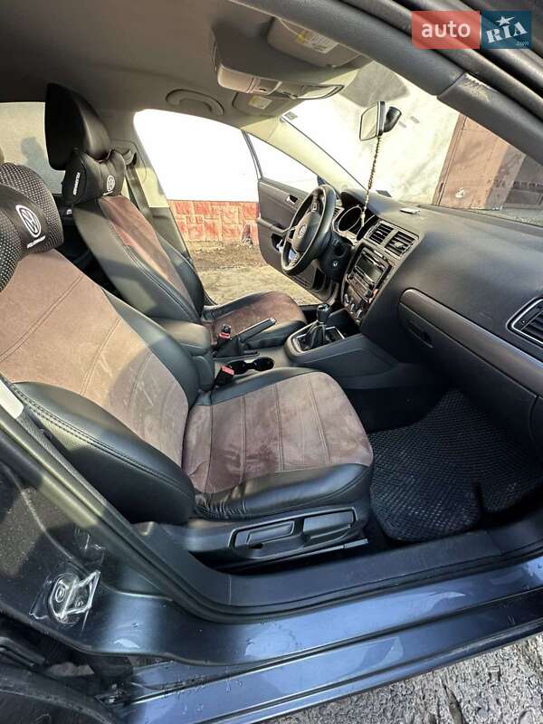 Седан Volkswagen Jetta 2015 в Винниках