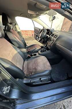 Седан Volkswagen Jetta 2015 в 