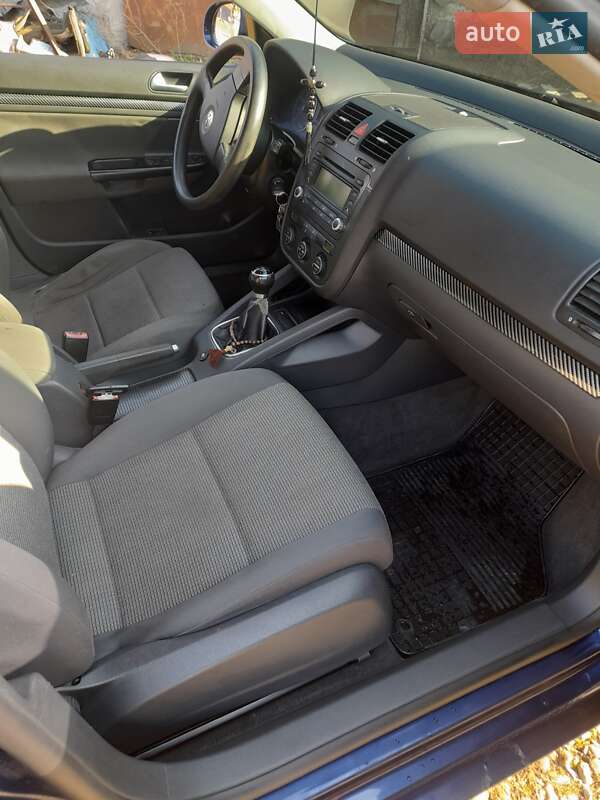 Седан Volkswagen Jetta 2005 в Хусті