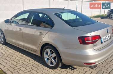 Седан Volkswagen Jetta 2015 в 