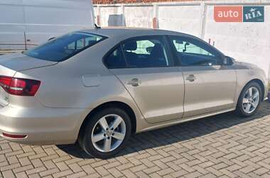 Седан Volkswagen Jetta 2015 в 